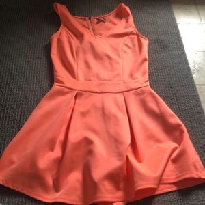 Bright peach romper 🔥🔥